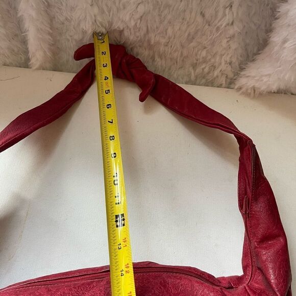 Great American Leather works Cherry red leather embossed knot shoulder bag. - Picture 7 of 13